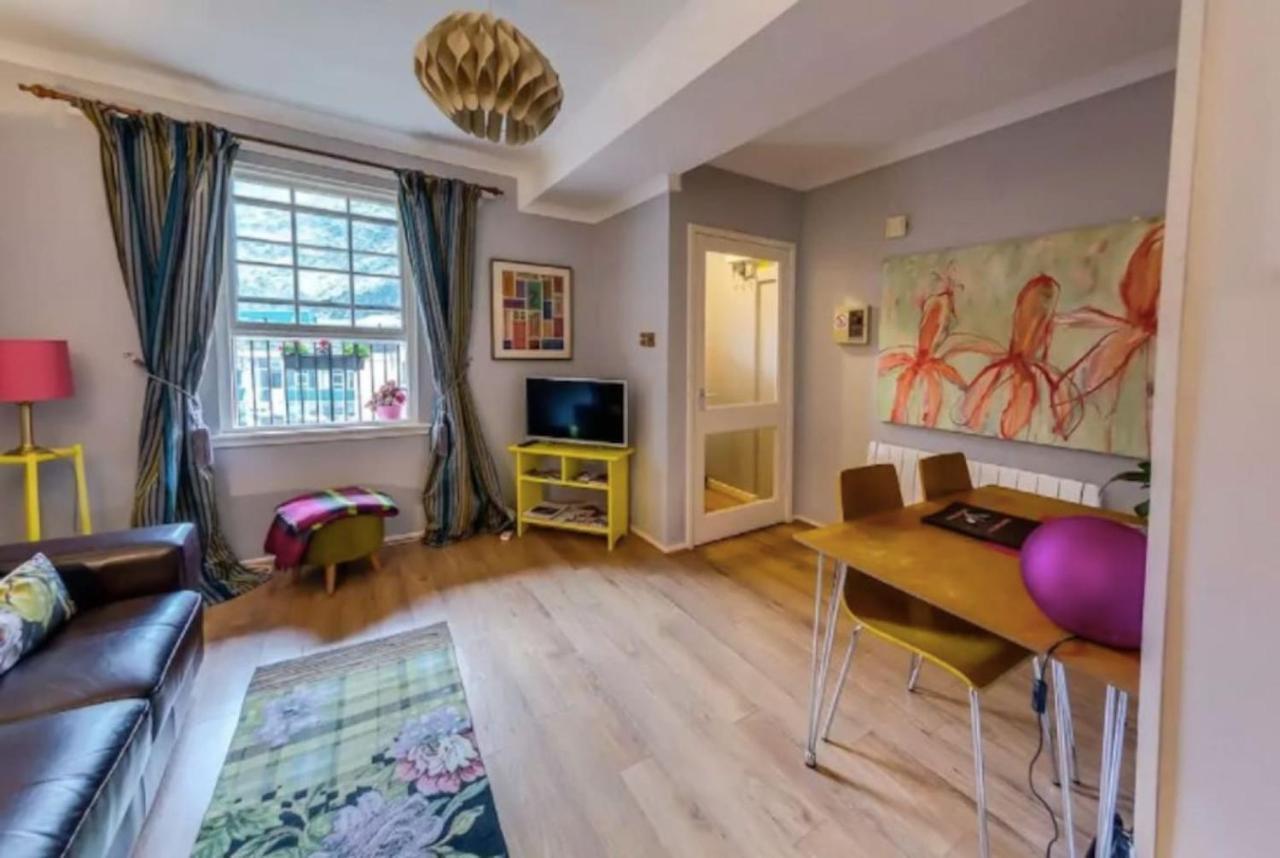 Joivy Stylish Castle View Apartment Edinburgh Exterior foto