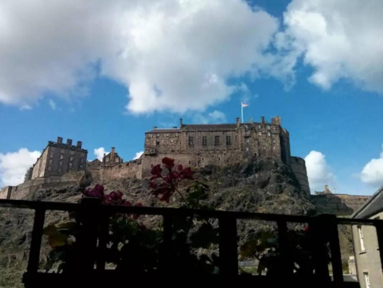 Joivy Stylish Castle View Apartment Edinburgh Exterior foto
