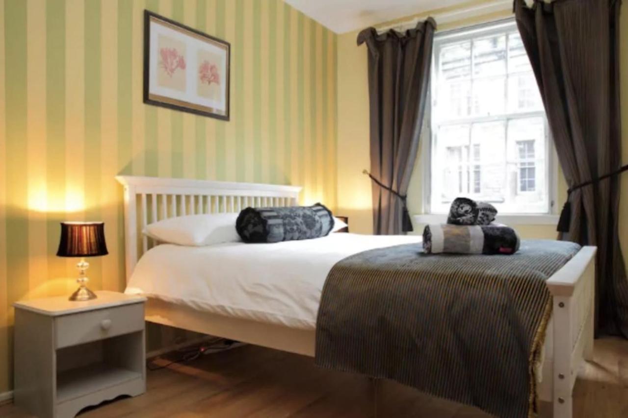 Joivy Stylish Castle View Apartment Edinburgh Exterior foto